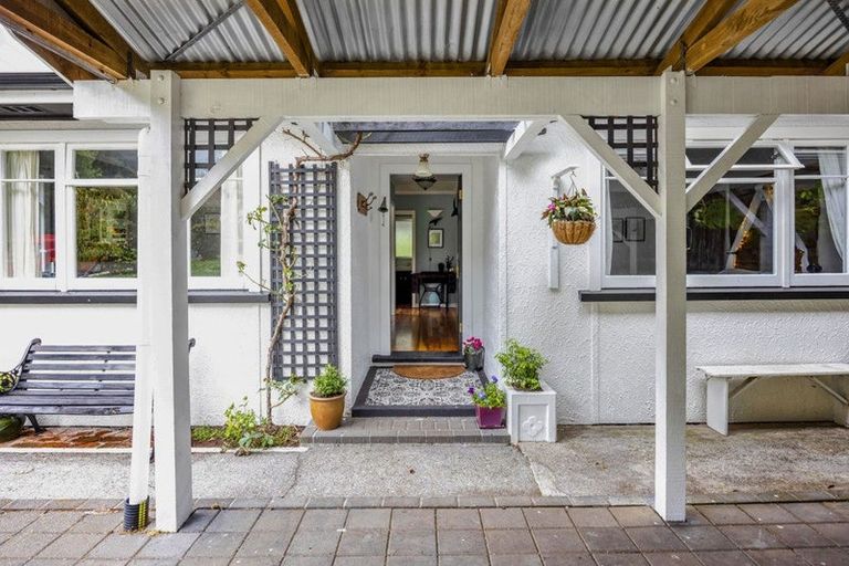 Photo of property in 12 Brooklands Road, New Plymouth, 4310