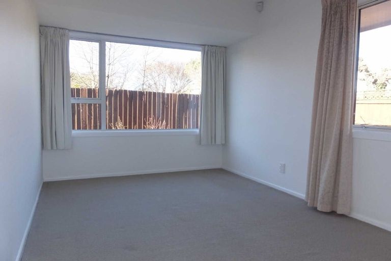 Photo of property in 2/11 Powell Crescent, Ilam, Christchurch, 8041
