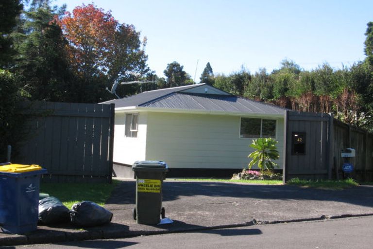 Photo of property in 42 Onedin Place, Titirangi, Auckland, 0604