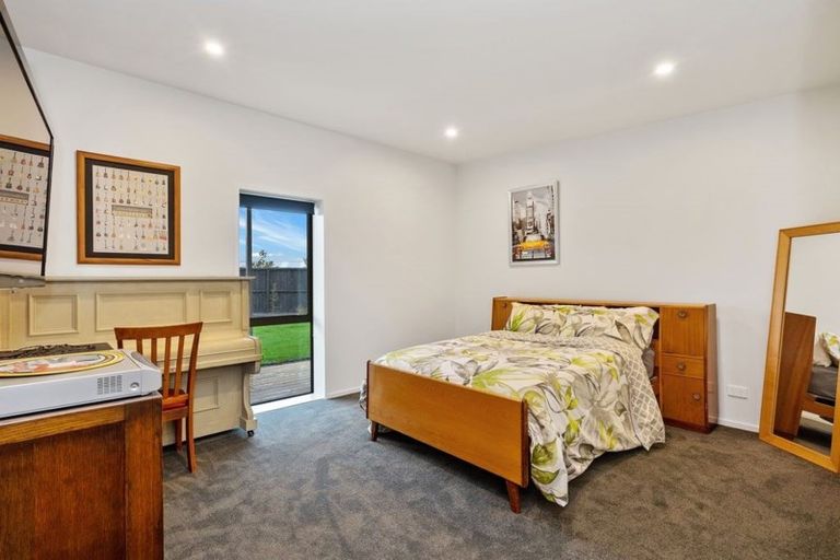 Photo of property in 1 Bellbird Place, Rolleston, 7614