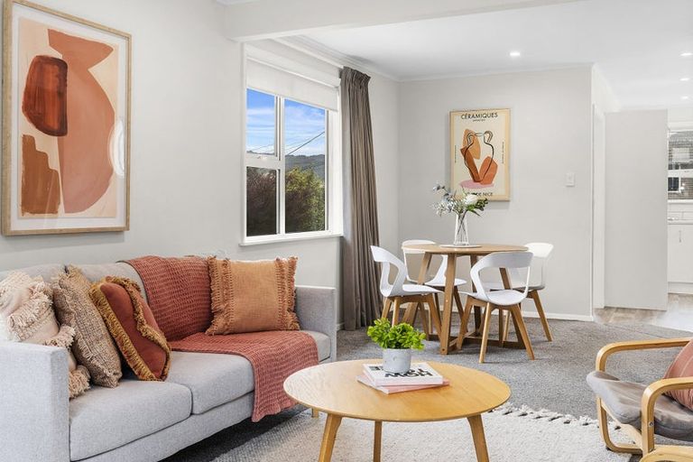 Photo of property in 11 Wakefield Terrace, Tawa, Wellington, 5028