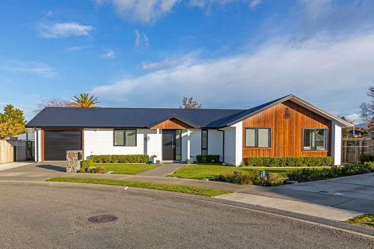 Photo of property in 23 Tarata Grove, Lansdowne, Masterton, 5810