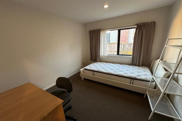 Photo of property in 43 Renata Crescent, Te Atatu Peninsula, Auckland, 0610