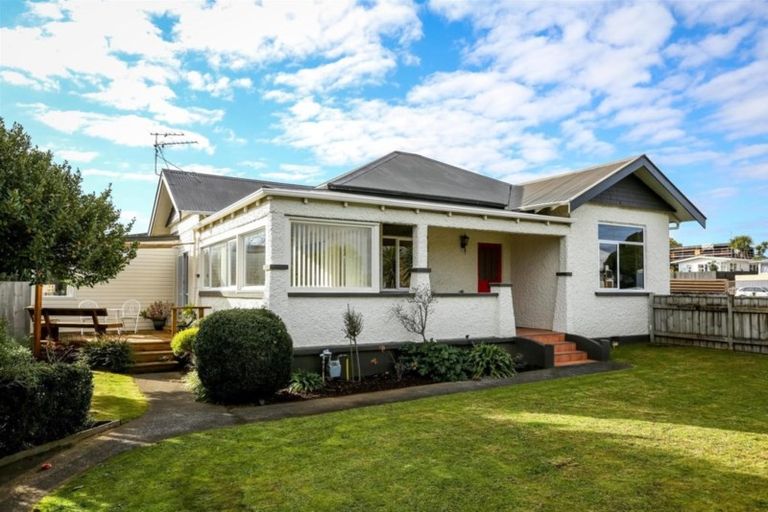 Photo of property in 25 Mangorei Road, Strandon, New Plymouth, 4312