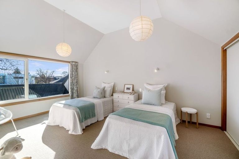 Photo of property in 19 Garreg Road, Fendalton, Christchurch, 8052