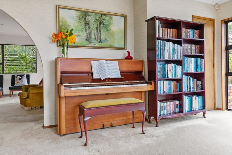 Photo of property in 163 Chelsea View Drive, Chatswood, Auckland, 0626