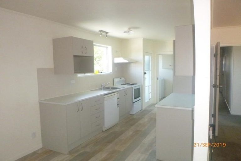 Photo of property in 7 Kemp Road, Massey, Auckland, 0614