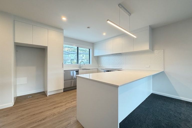 Photo of property in 30 Oakum Road, Whitby, Porirua, 5024