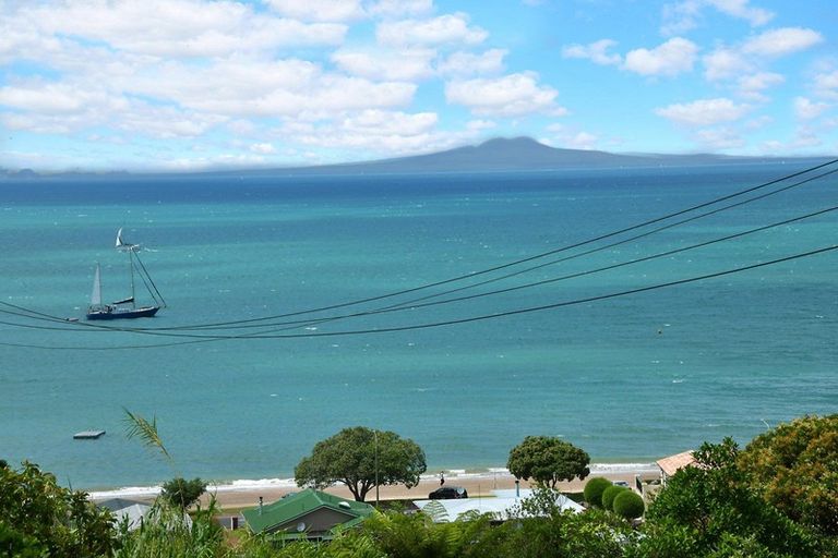 Photo of property in 26b Wade River Road, Stanmore Bay, Whangaparaoa, 0932