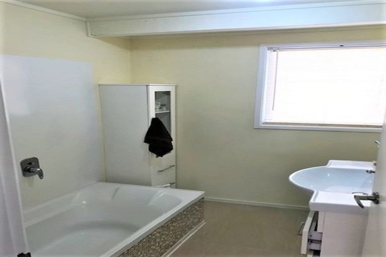 Photo of property in 20a Regency Place, Sunnynook, Auckland, 0632