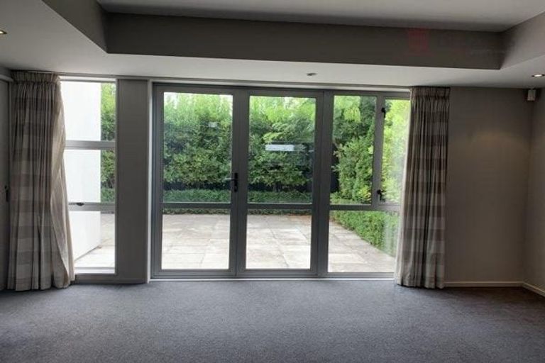 Photo of property in 30a Lyndon Street, Riccarton, Christchurch, 8041