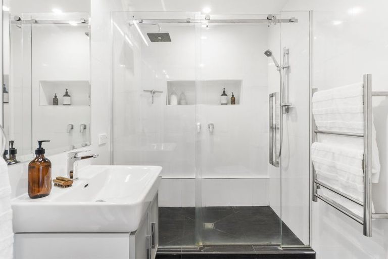 Photo of property in 66 Verbena Road, Birkdale, Auckland, 0626