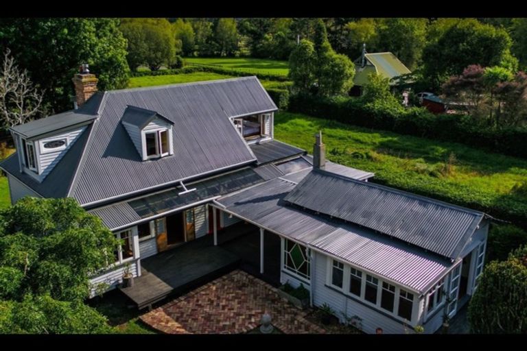 Photo of property in 41 Taupaki Road, Taupaki, Henderson, 0782