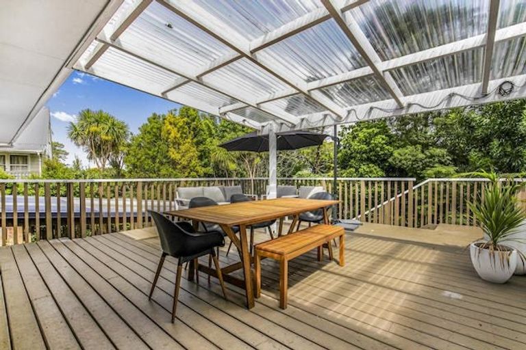 Photo of property in 81 Kemp Road, Massey, Auckland, 0614