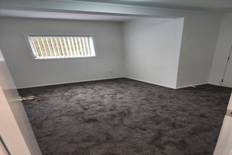 Photo of property in 623 Glenfield Road, Totara Vale, Auckland, 0629