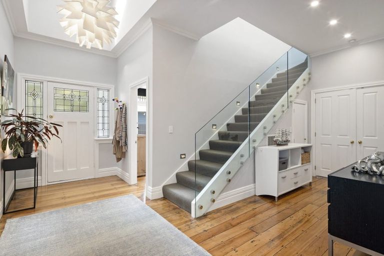 Photo of property in 56 Glen Road, Kelburn, Wellington, 6012