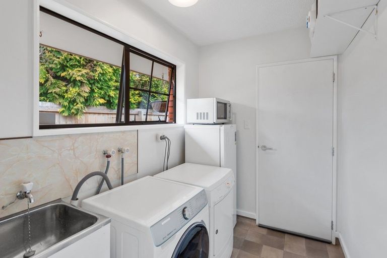 Photo of property in 2/84 Memorial Avenue, Ilam, Christchurch, 8053