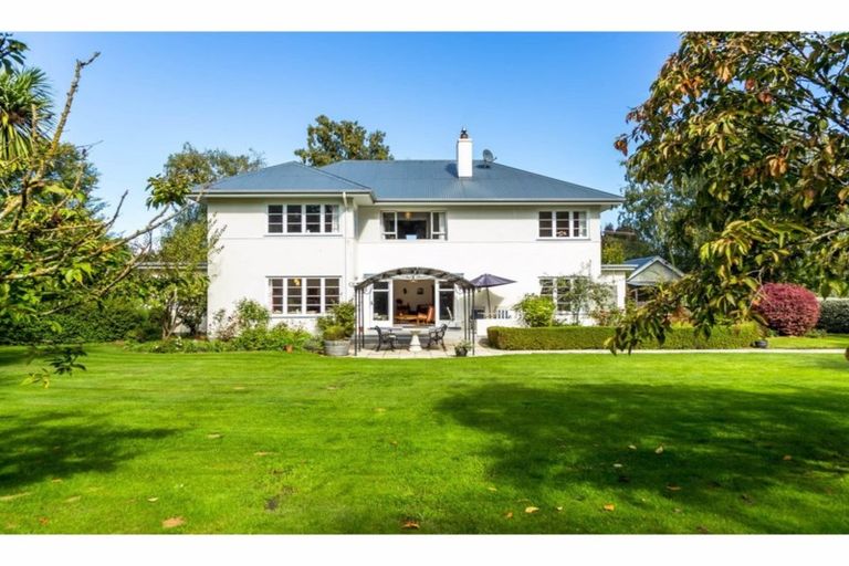 Photo of property in 1 Davison Road, Rotherham, 7379