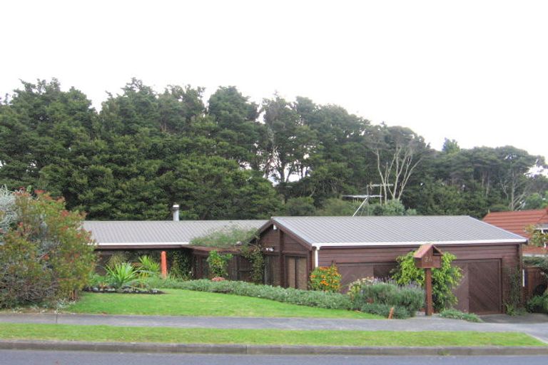 Photo of property in 24 Hakea Place, Totara Heights, Auckland, 2105