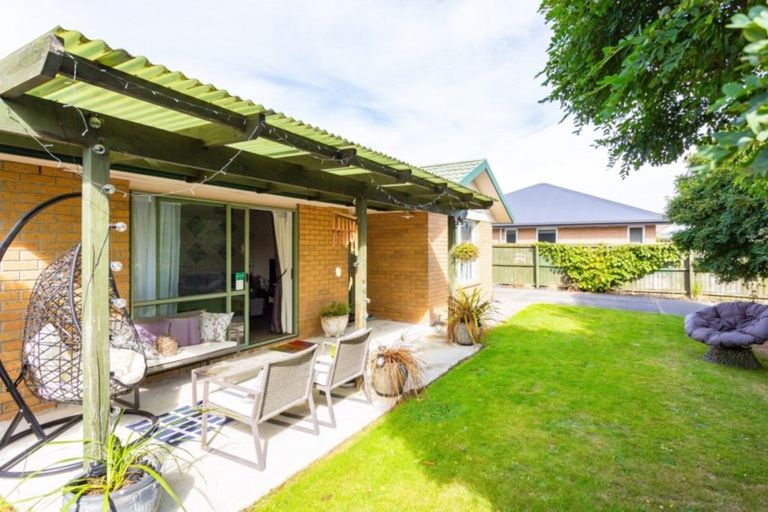 Photo of property in 2/19 Thistledown Place, Woolston, Christchurch, 8062