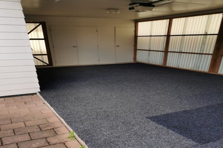 Photo of property in 70 Sturges Road, Henderson, Auckland, 0612