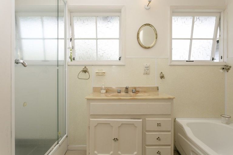 Photo of property in 60 Harvey Street, Waipahihi, Taupo, 3330