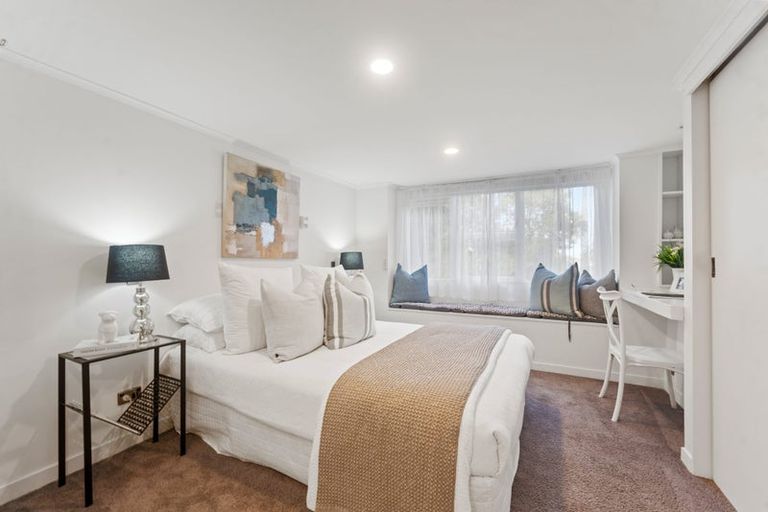 Photo of property in 16 Forrest Hill Road, Forrest Hill, Auckland, 0620