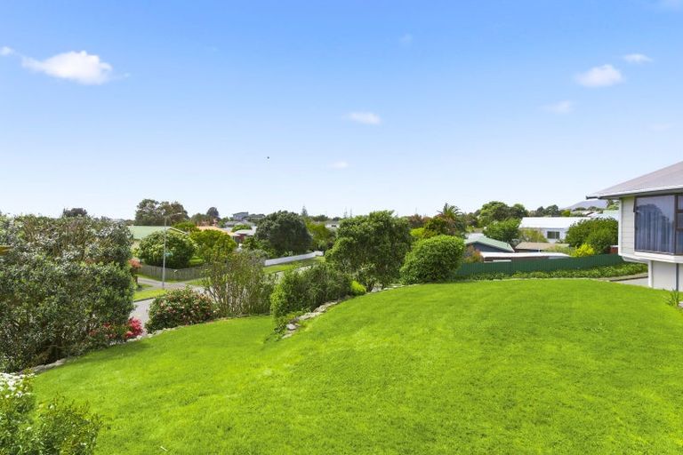 Photo of property in 2 Sunset Terrace, Waikanae Beach, Waikanae, 5036