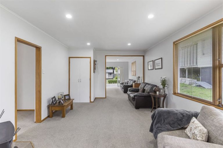 Photo of property in 16 Juniper Road, Sunnynook, Auckland, 0620