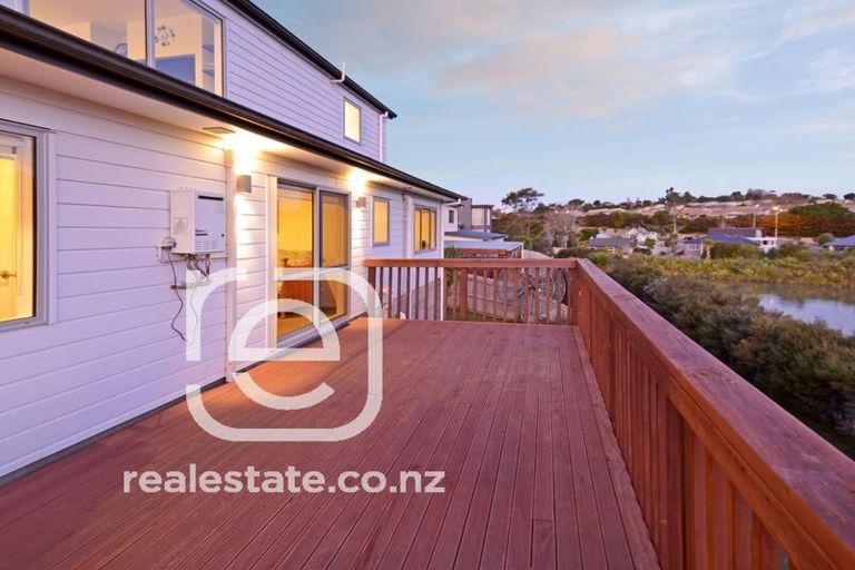 Photo of property in 16 Lakeridge Close, Northcross, Auckland, 0632