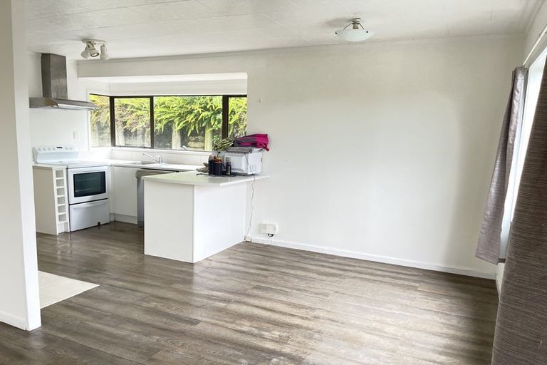 Photo of property in 2/21 Walnut Lane, Browns Bay, Auckland, 0630