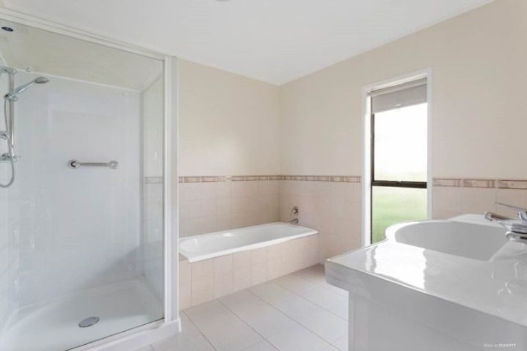 Photo of property in 907 Beach Road, Waiake, Auckland, 0630