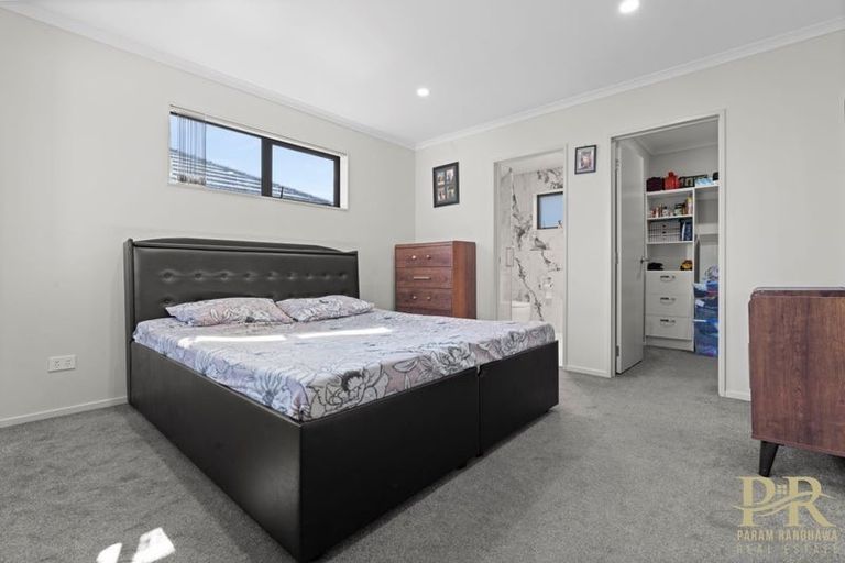 Photo of property in 11 Koroheke Road, Takanini, 2110