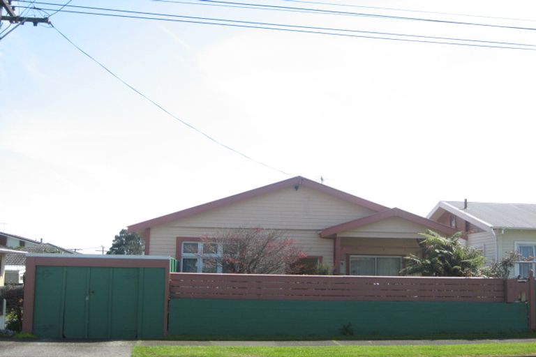 Photo of property in 22 Bulteel Street, New Plymouth, 4310