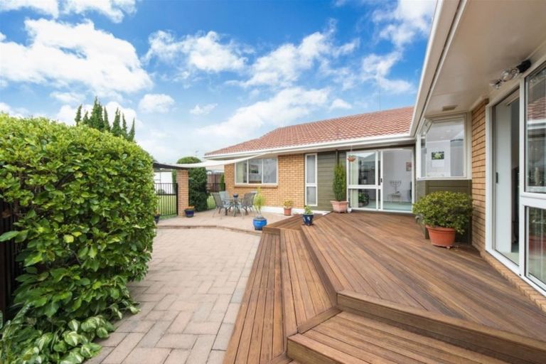 Photo of property in 2/35 Headcorn Place, Botany Downs, Auckland, 2010
