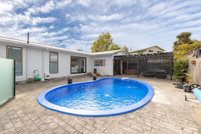 Photo of property in 17b Gemstone Drive, Birchville, Upper Hutt, 5018