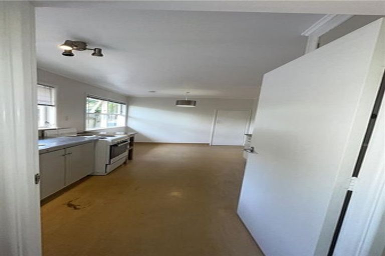 Photo of property in 6 Firle Place, Green Bay, Auckland, 0604