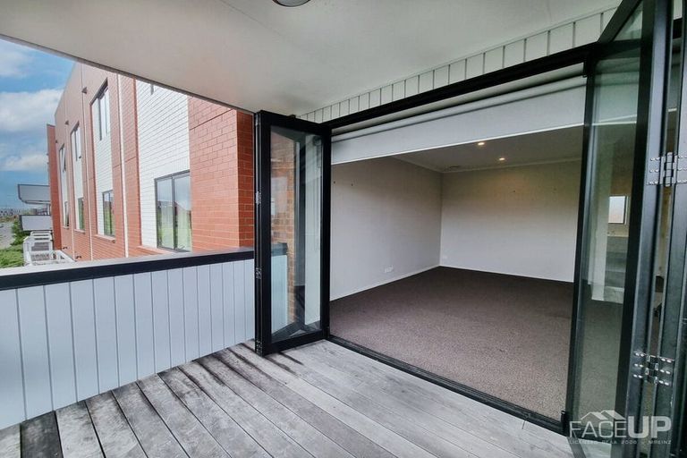 Photo of property in 4/17 Uku Lane, Hobsonville, Auckland, 0616