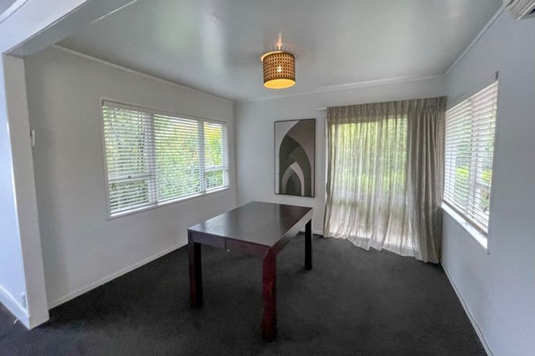 Photo of property in 15 Rerewai Place, Kelston, Auckland, 0602
