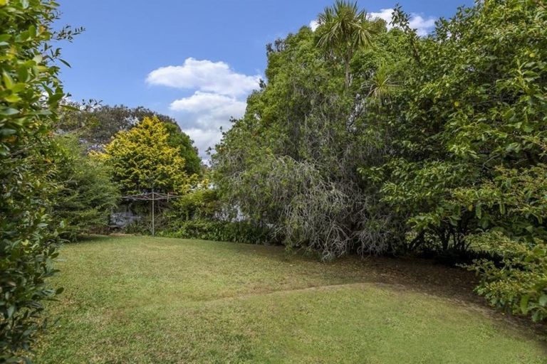 Photo of property in 21 Acacia Road, Torbay, Auckland, 0632