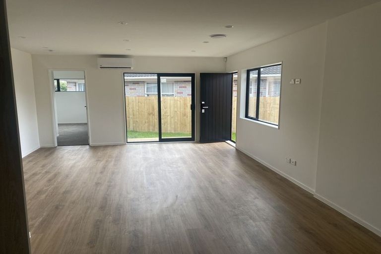 Photo of property in 24 Royal Arch Place, Rosehill, Papakura, 2113