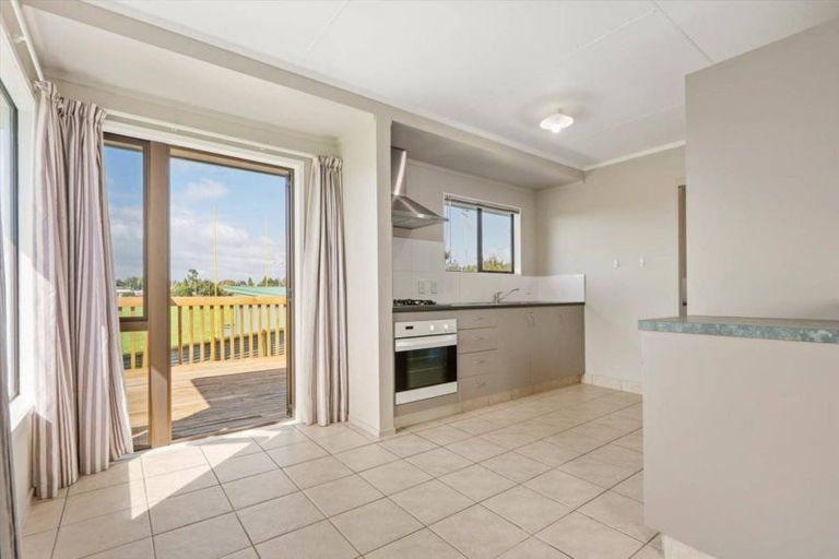 Photo of property in 54 Atuaroa Avenue, Te Puke, 3119