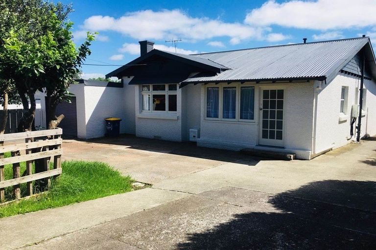 Photo of property in 27 Rimu Street, New Lynn, Auckland, 0600