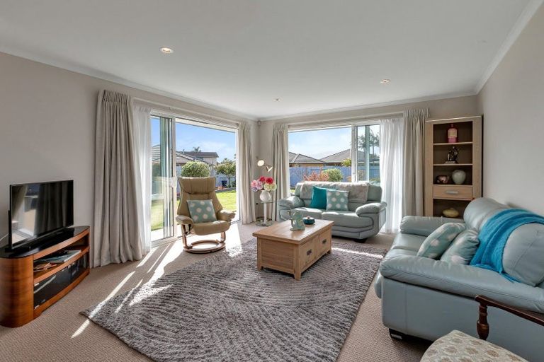 Photo of property in 6 Kamahi Place, One Tree Point, 0118