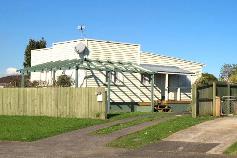 Photo of property in 26 Chadwick Crescent, Mangere East, Auckland, 2024