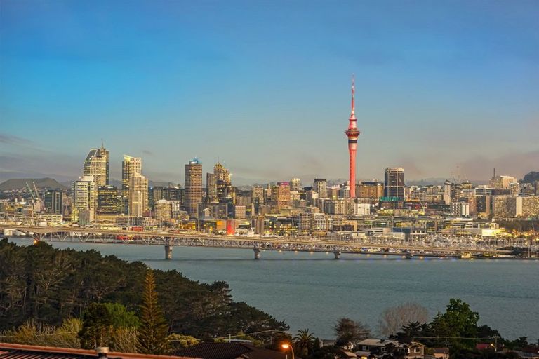 Photo of property in 2/160 Mokoia Road, Chatswood, Auckland, 0626