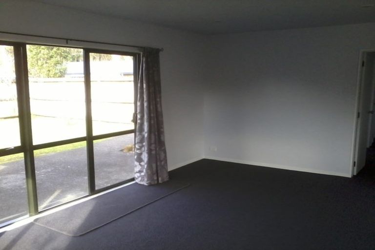 Photo of property in 12 O'sullivan Place, Waiuku, 2123