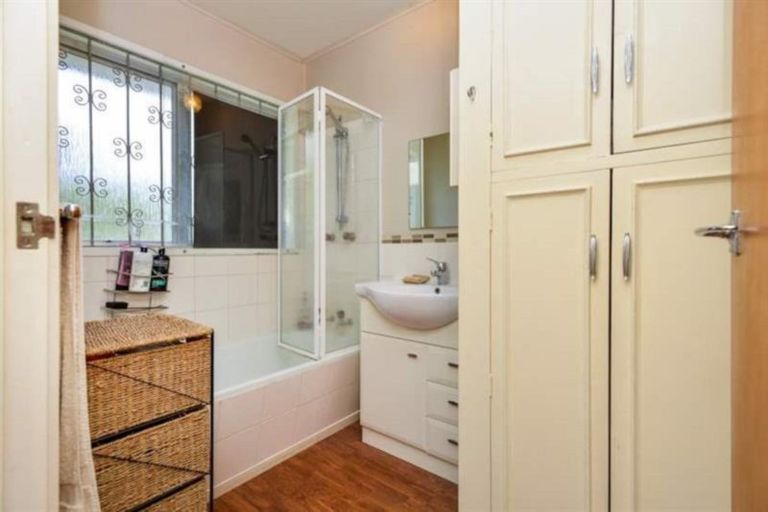 Photo of property in 22a Evelyn Road, Cockle Bay, Auckland, 2014