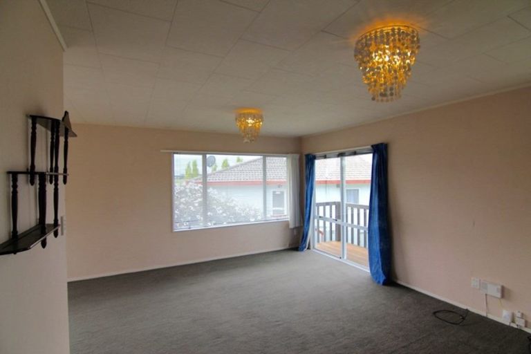 Photo of property in 17 Caribbean Drive, Unsworth Heights, Auckland, 0632