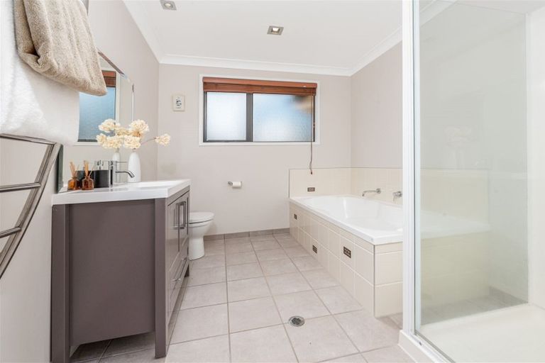 Photo of property in 39 Lake Panorama Drive, Henderson, Auckland, 0612